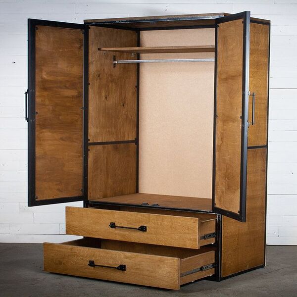 Closet Nkuahni